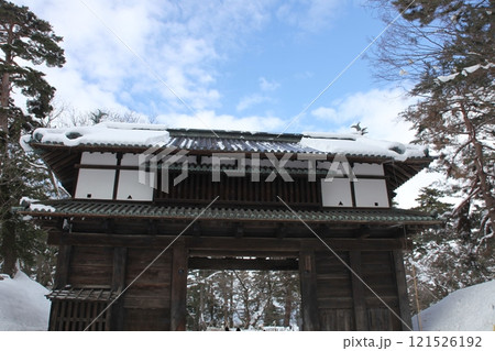雪の南内門風景_弘前城 121526192