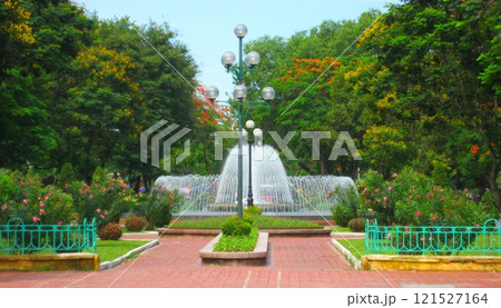 ベトナムのハイフォン公園の噴水 ベトナムのハイフォン公園の噴水 121527164