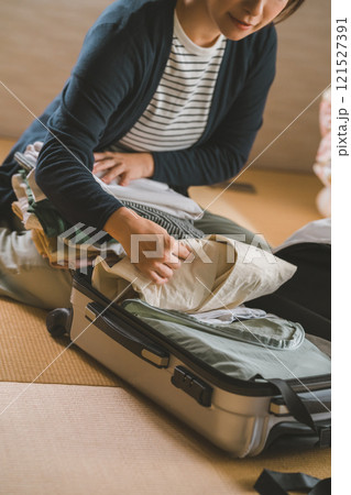 旅行のパッキング 121527391