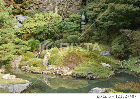 初秋の青蓮院門跡 相阿弥の庭(京都市東山区) 初秋の青蓮院門跡 相阿弥の庭(京都市東山区) 121527407