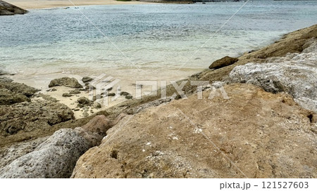 沖縄瀬良垣島のビーチ　冬の沖縄 121527603