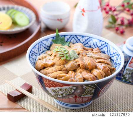 贅沢な高級雲丹を使った うに丼 贅沢な高級雲丹を使った うに丼 121527979