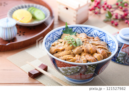 贅沢な高級雲丹を使った うに丼 贅沢な高級雲丹を使った うに丼 121527982