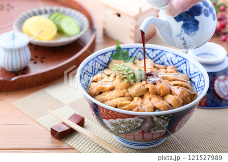 贅沢な高級雲丹を使った うに丼 贅沢な高級雲丹を使った うに丼 121527989