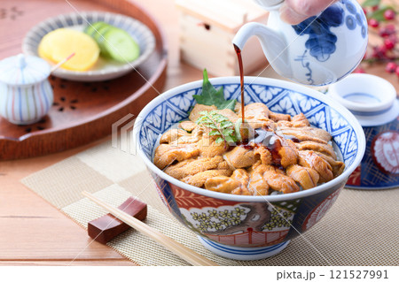 贅沢な高級雲丹を使った うに丼 贅沢な高級雲丹を使った うに丼 121527991
