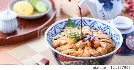 贅沢な高級雲丹を使った うに丼 贅沢な高級雲丹を使った うに丼 121527992