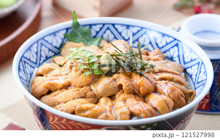 贅沢な高級雲丹を使った うに丼 121527998