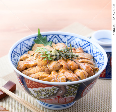 贅沢な高級雲丹を使った うに丼 121528006