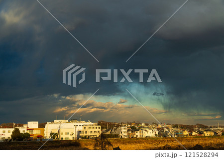 寒気団 寒気と共に地上に落ちる雲 寒気団 寒気と共に地上に落ちる雲 121528294