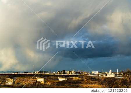 寒気団 寒気と共に地上に落ちる雲 寒気団 寒気と共に地上に落ちる雲 121528295