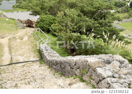 沖縄勝連城跡の石の階段 沖縄旅行 沖縄勝連城跡の石の階段 沖縄旅行 121530212