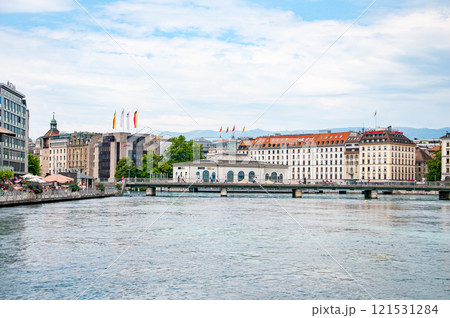 スイスジュネーブの美しい街並み風景 スイスジュネーブの美しい街並み風景 121531284