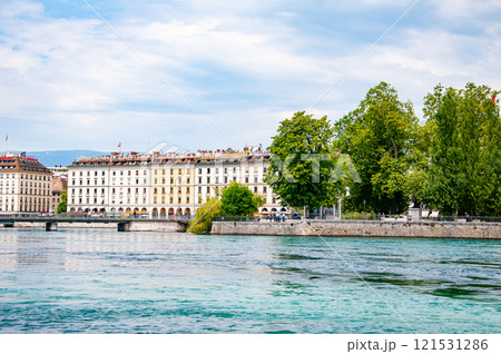 スイスジュネーブの美しい街並み風景 121531286
