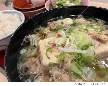 肉豆腐定食 関西風の出汁のきいた肉豆腐 肉豆腐定食 関西風の出汁のきいた肉豆腐 121531343