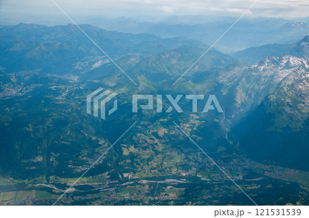 スイスジュネーブ近郊の美しい空撮風景 スイスジュネーブ近郊の美しい空撮風景 121531539