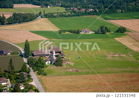 スイスジュネーブ近郊の美しい空撮風景 121531548
