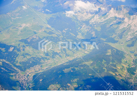 スイスジュネーブ近郊の美しい空撮風景 121531552