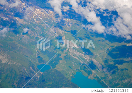 スイスジュネーブ近郊の美しい空撮風景 121531555