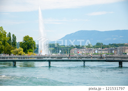 スイスジュネーブのレマン湖にある大噴水の風景 121531797