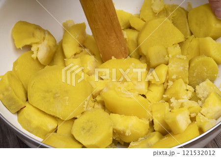 栗きんとんを作る 121532012