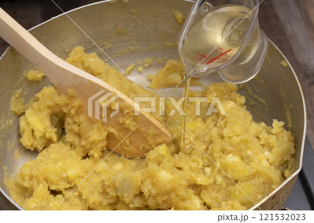 栗きんとんを作る 121532023