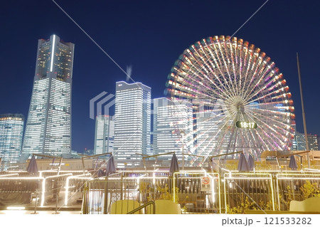 《神奈川県》横浜みなとみらい・オフィス全館ライトアップ夜景 《神奈川県》横浜みなとみらい・オフィス全館ライトアップ夜景 121533282
