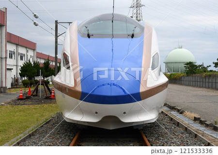 車両基地に停車する新幹線E7系 121533336