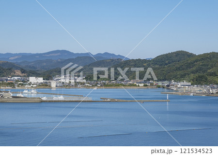 宮崎県南部の港町である南郷の市街地 121534523