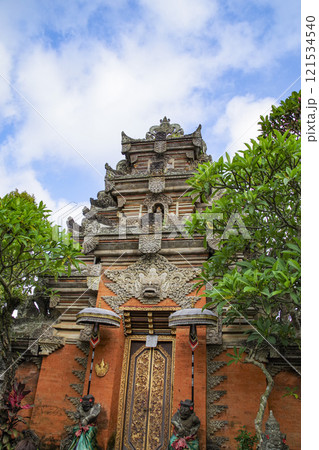バリ伝統の建築様式が見られるウブド王宮 バリ伝統の建築様式が見られるウブド王宮 121534540