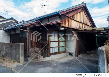 日本の岡山県岡山市の古くてとても美しい建物 日本の岡山県岡山市の古くてとても美しい建物 121535184