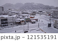 雪の積もった町 121535191