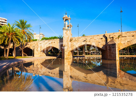 The Puente del Mar bridge in Valencia, Spain 121535278