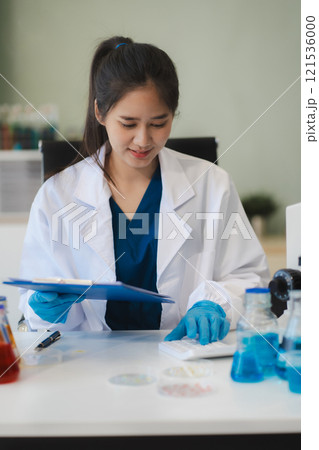 Doctor writes a note and uses a calculator to calculate expenses. 121536000