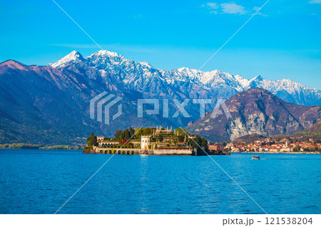 Public park in Stresa town Public park in Stresa town 121538204