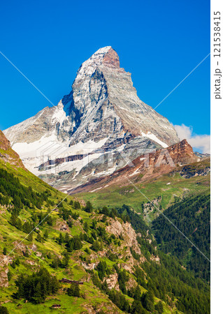 Matterhorn mountain range in Switzerland 121538415