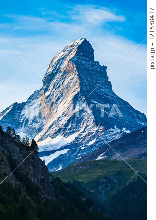 Matterhorn mountain range in Switzerland 121538417