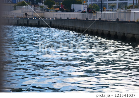 輝く水面 輝く水面 121541037