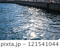 輝く水面 121541044
