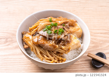 豚肉の肉豆腐丼 豚肉の肉豆腐丼 121541324