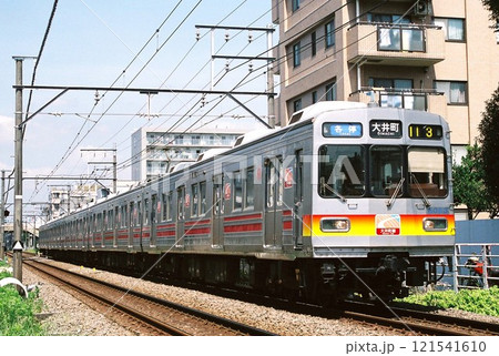 大井町へ向けて大井町線をゆく東急電鉄8090系 大井町へ向けて大井町線をゆく東急電鉄8090系 121541610