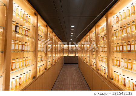 大阪の山崎蒸溜所のウイスキーケース 大阪の山崎蒸溜所のウイスキーケース 121542132