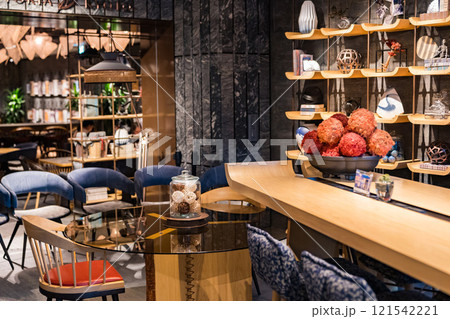 京都のホテルのホテルラウンジ 121542221