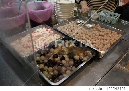 台湾夜市・屋台イメージ「豆花・タロイモ団子」 台湾夜市・屋台イメージ「豆花・タロイモ団子」 121542361