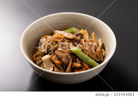 芋がらとこんにゃくの煮物 121543061