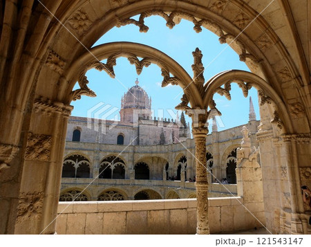 ジェロニモス修道院の美しい回路　（ポルトガル、リスボン） 121543147