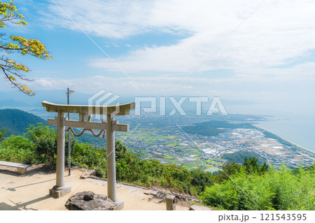 海の見える神社の鳥居 海の見える神社の鳥居 121543595