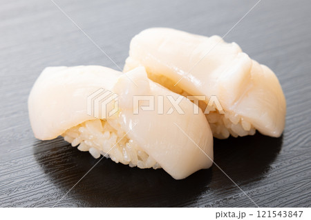 おいしい帆立貝の握り鮨 121543847