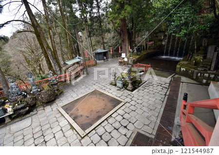 大岩山日石寺の六本滝(富山県上市町) 大岩山日石寺の六本滝(富山県上市町) 121544987