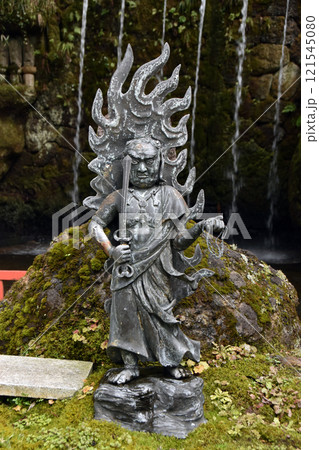 大岩山日石寺の不動明王像富山県上市町) 121545080