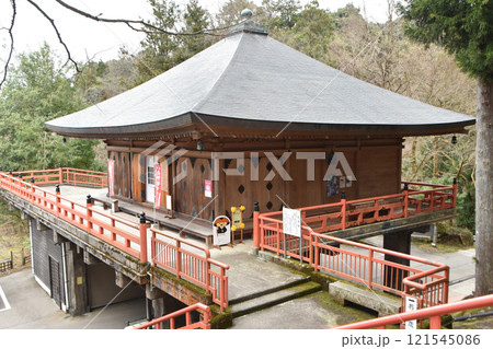 大岩山日石寺の観音堂(富山県上市町) 121545086